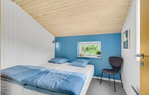 3 bedrooms, travel crib, WiFi