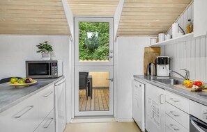 Réfrigérateur, plaque de cuisson, lave-vaisselle, cafetière/bouilloire