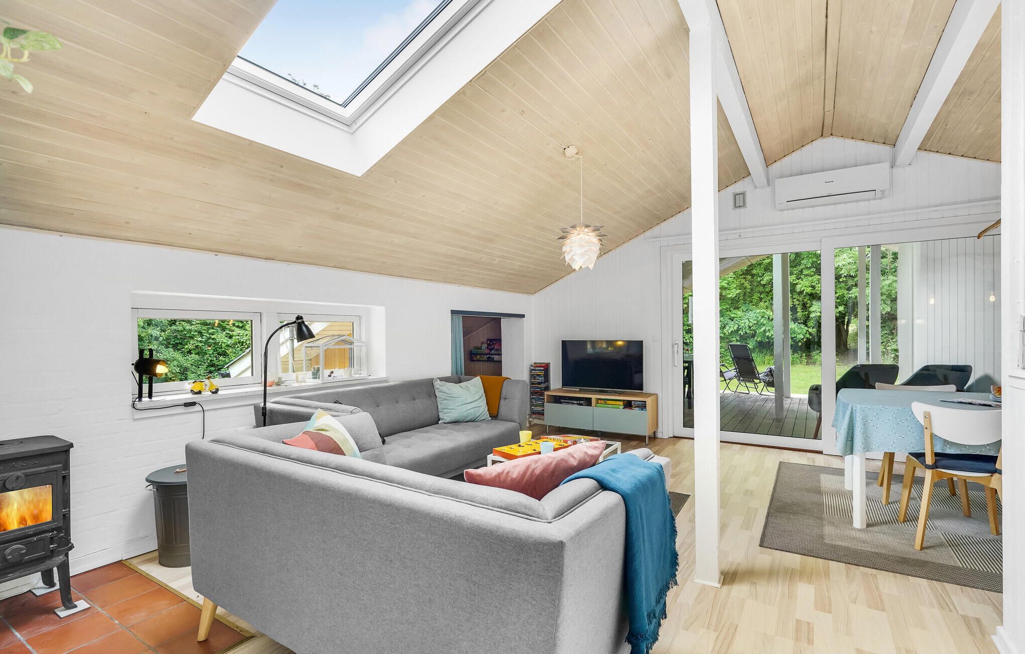 Fireplace, DVD player