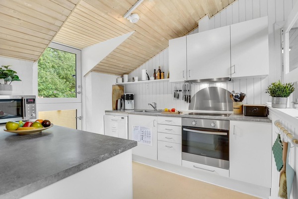 Frigorífic, placa de cuina, rentaplats i cafetera i tetera