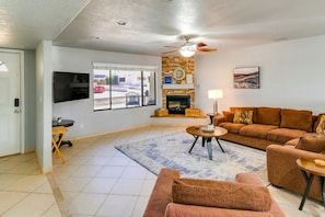Smart TV, fireplace