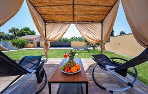 Terrace/patio - Gorgeous home in Peroj with WiFi (Peroj)