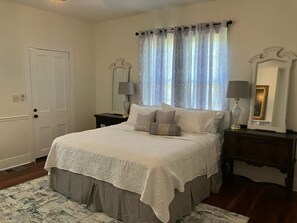 3 bedrooms, desk, iron/ironing board, free WiFi