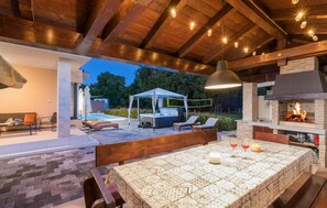 Outdoor dining - Beautiful home in Stinjan (Stinjan)