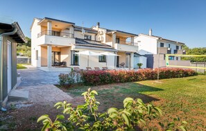 A modern two-story house with a covered patio, a swimming pool, and a well-maintained garden. - Awesome home in Stinjan (Stinjan)