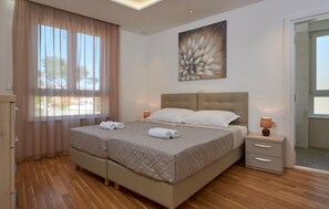 5 chambres, lit parapluie, Wi-Fi gratuit, draps fournis