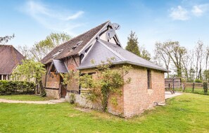 Exterior - Awesome home in St Pierre en Auge (St Pierre en Auge)