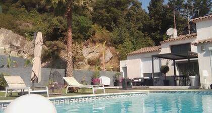 Beautiful, peaceful villa close to all amenities