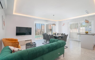 Cozy home in Sumartin