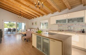 Kühlschrank, Ofen, Herdplatte, Geschirrspüler