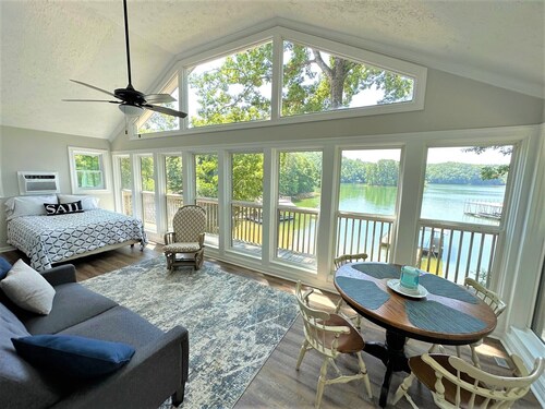 Best Lake Lanier Cove! Great lake views. Huge covered deck. Easy walk to dock