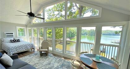 Best Lake Lanier Cove! Great lake views. Huge covered deck. Easy walk to dock