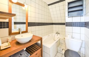 Baignoire, sèche-cheveux
