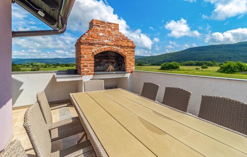 Stunning apartment in Otocac with WiFi