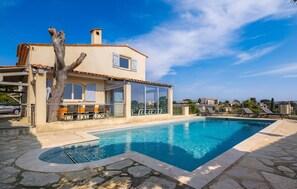 A heated pool - Gorgeous home in Saint-Laurent-du-Var (Saint-Laurent-du-Var)