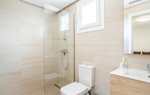 Shower - 2 bedroom awesome home in Marbella (Marbella)