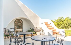 Outdoor dining - 2 bedroom awesome home in Marbella (Marbella)