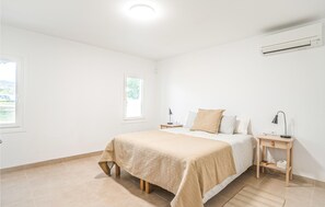 2 bedrooms, free WiFi, bed sheets - 2 bedroom awesome home in Marbella (Marbella)