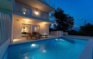 Outdoor pool, a heated pool - Stunning home in Sumartin (Sumartin)