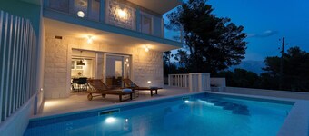 Awesome home in Sumartin