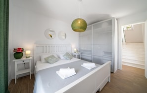 3 bedrooms, travel cot, free WiFi, bed sheets