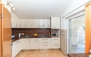 Refrigerador, microondas, parrilla de estufa y lavavajillas