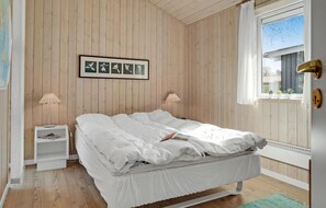 3 bedrooms, travel cot, free WiFi