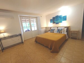 5 chambres, fer et planche à repasser, Wi-Fi gratuit, draps fournis