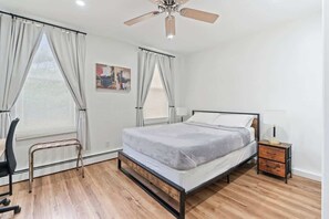 3 chambres, fer et planche à repasser, Wi-Fi, draps fournis