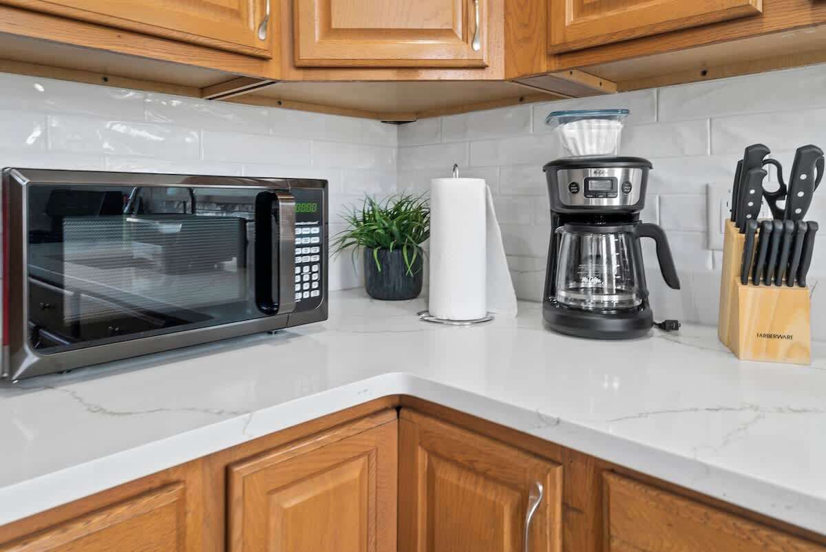 Geladeira, micro-ondas, fogão, cooktop