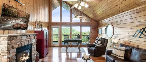 Smart-TV, Kamin, DVD-Player, Tischfußball