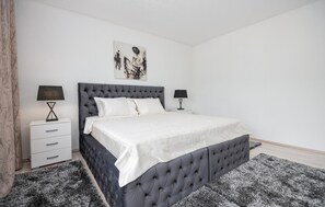 6 chambres, coffres-forts dans les chambres, lit parapluie
