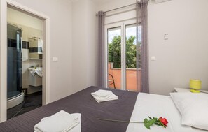 1 bedroom, iron/ironing board, free WiFi, bed sheets - Amazing apartment in Opric with swimming pool (Opric)