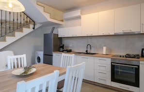 Fridge, stovetop, dishwasher, coffee/tea maker