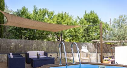 House with 4 bedrooms, 3 bathrooms, pool and barbecue