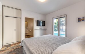 2 bedrooms, in-room safe, free WiFi, bed sheets