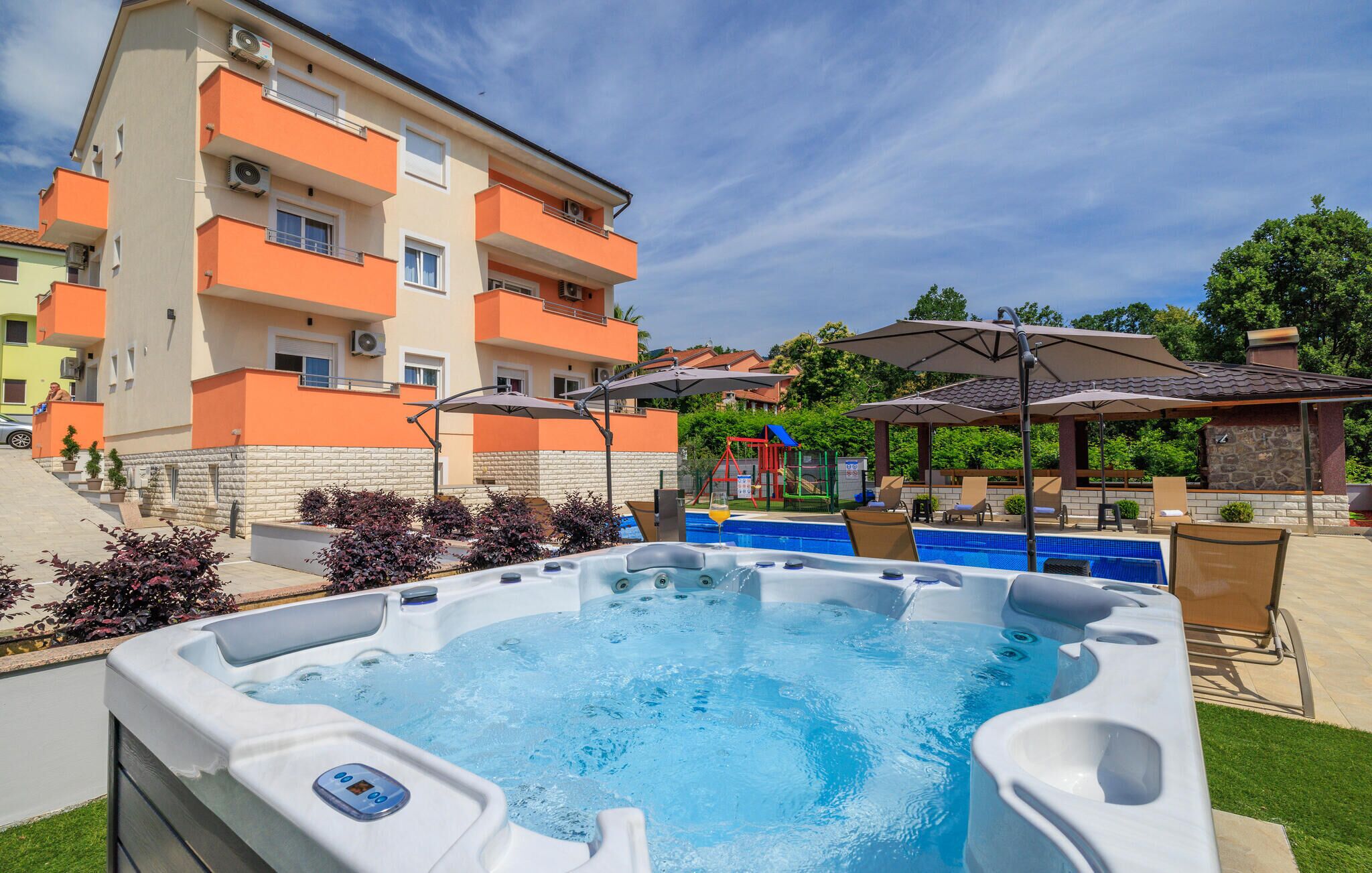Outdoor spa tub
