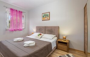 1 bedroom, iron/ironing board, free WiFi, bed sheets - Lovely apartment in Opric with WiFi (Opric)