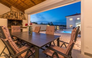 Outdoor dining - Awesome home in Donja Jagodnja (Donja Jagodnja)
