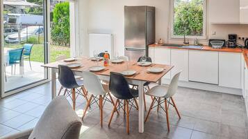 Réfrigérateur, four, plaque de cuisson, lave-vaisselle