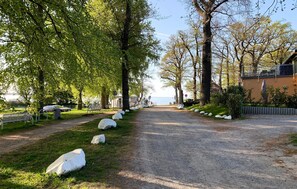 المنطقة المحيطة بالمنشأة