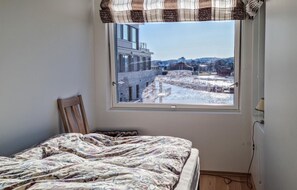 2 bedrooms, travel cot, free WiFi