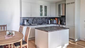 Geladeira, fogão, cooktop, lava-louças