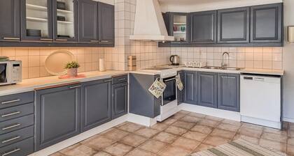 Nice home in Långekärr with kitchen