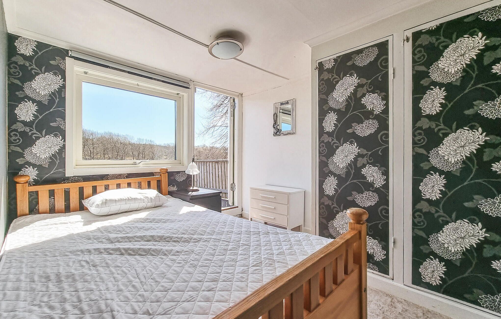 5 chambres, lit parapluie, draps fournis