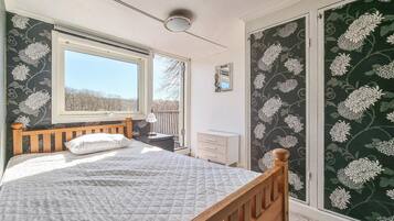 5 chambres, lit parapluie, draps fournis