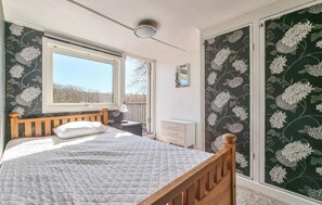 5 chambres, lit de bébé portatif, literie fournie