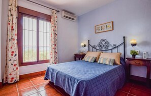 2 عدّة غرف نوم وواي فاي مجانًا وملاءات أسرّة