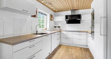 Gorgeous home in Ulfborg with sauna