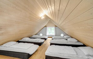 9 bedrooms, travel cot, free WiFi